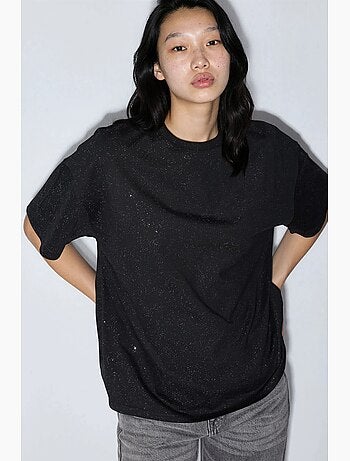 T-shirt com lantejoulas, gola redonda e manga curta busem
