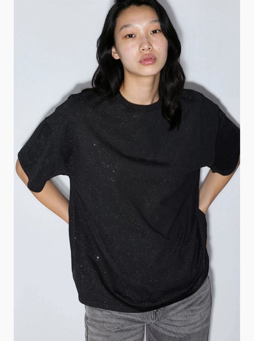 T-shirt com lantejoulas, gola redonda e manga curta busem - Kiabi T-shirt com lantejoulas, gola redonda e manga curta busem - Kiabi
