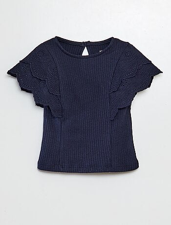 T-shirt com mangas bordadas