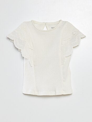 T-shirt com mangas bordadas