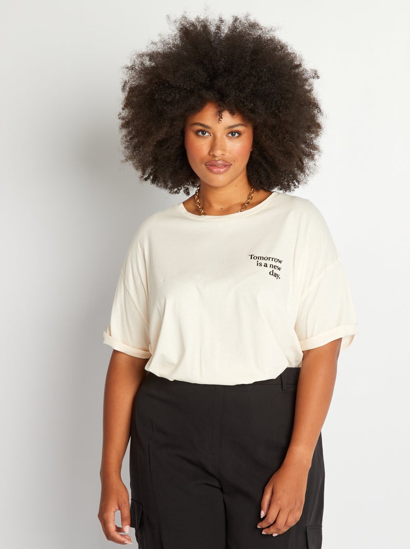 T-shirt com mensagem bordada BEGE - Kiabi