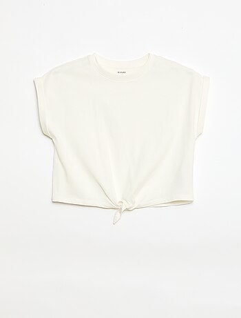 T-shirt com nó na cintura