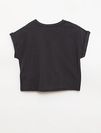 T-shirt com nó na cintura