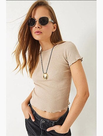 T-shirt crop canelada com decote redondo e detalhe de rebordo ondulado lucci