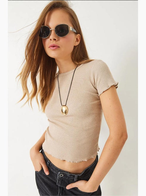 T-shirt crop canelada com decote redondo e detalhe de rebordo ondulado lucci - Kiabi T-shirt crop canelada com decote redondo e detalhe de rebordo ondulado lucci - Kiabi