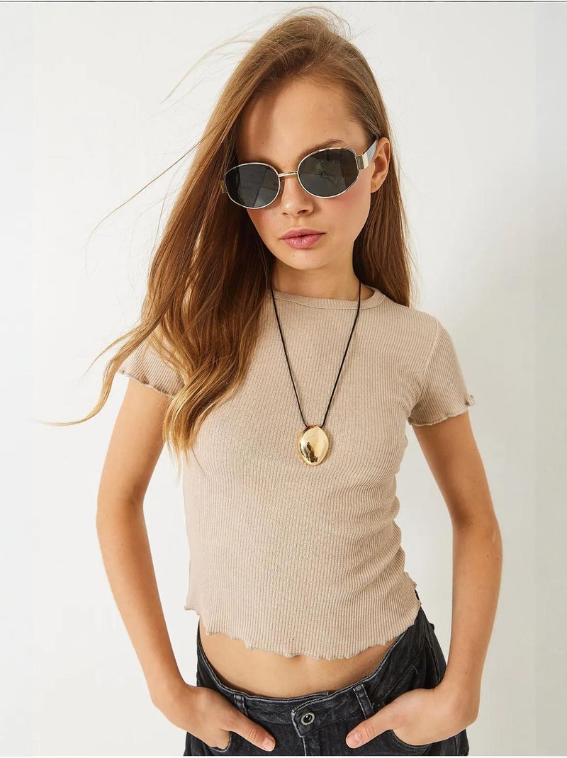 T-shirt crop canelada com decote redondo e detalhe de rebordo ondulado lucci Bege-argila - Kiabi
