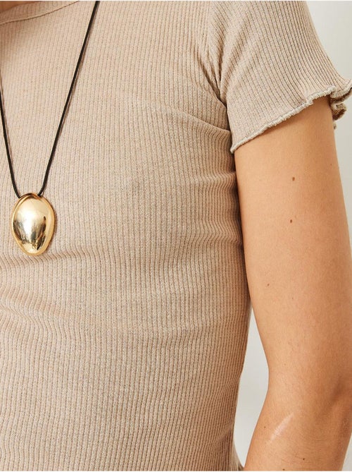 T-shirt crop canelada com decote redondo e detalhe de rebordo ondulado lucci - Kiabi T-shirt crop canelada com decote redondo e detalhe de rebordo ondulado lucci - Kiabi