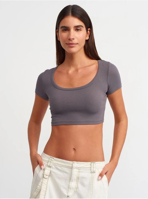T-shirt crop canelada de mulher dilvin - Kiabi T-shirt crop canelada de mulher dilvin - Kiabi