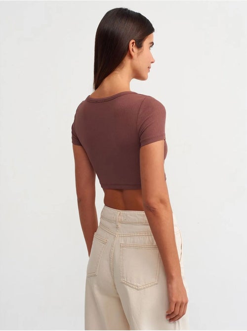 T-shirt crop canelada de mulher dilvin - Kiabi T-shirt crop canelada de mulher dilvin - Kiabi