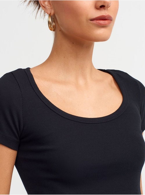 T-shirt crop canelada de mulher dilvin - Kiabi T-shirt crop canelada de mulher dilvin - Kiabi