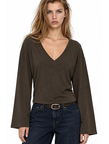T-shirt crop com decote em v e corte justo busem