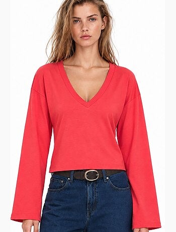 T-shirt crop com decote em v e corte justo busem