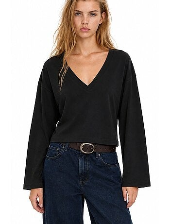 T-shirt crop com decote em v e corte justo busem