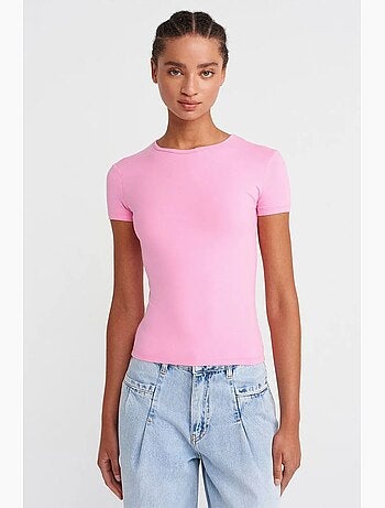 T-shirt crop de mulher slim fit com decote redondo dilvin