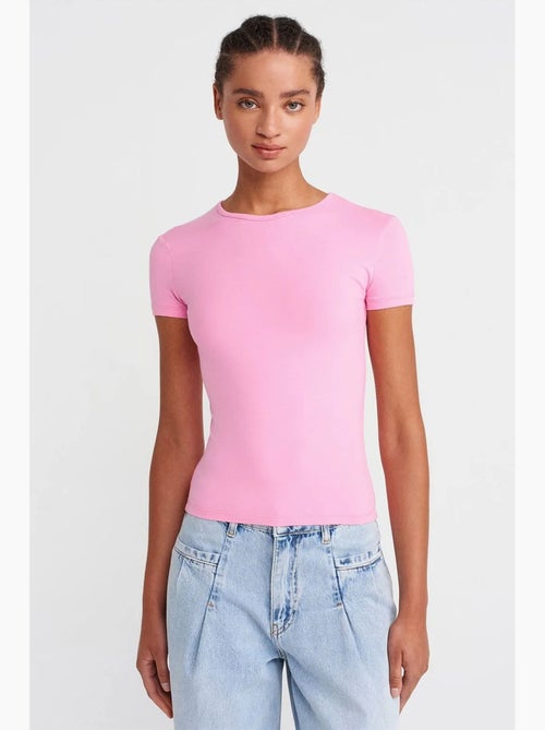 T-shirt crop de mulher slim fit com decote redondo dilvin - Kiabi