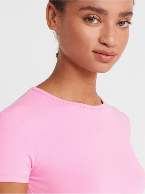 T-shirt crop de mulher slim fit com decote redondo dilvin - Kiabi