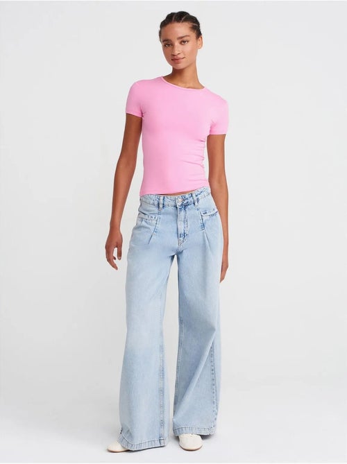 T-shirt crop de mulher slim fit com decote redondo dilvin - Kiabi