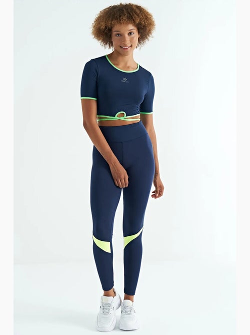 T-shirt crop elástica com gola redonda tommy - Kiabi T-shirt crop elástica com gola redonda tommy - Kiabi