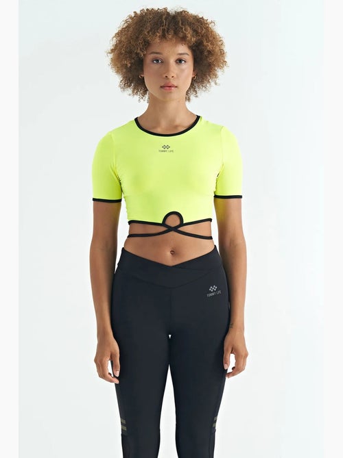 T-shirt crop elástica com gola redonda tommy - Kiabi T-shirt crop elástica com gola redonda tommy - Kiabi