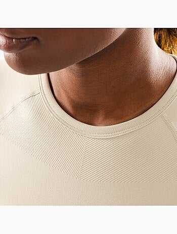 T-shirt crop top de desporto sem costuras para mulher