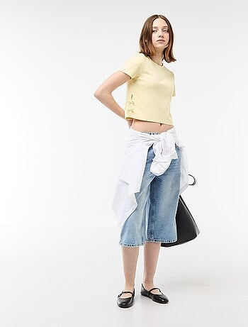 T-shirt cropped canelado com nós