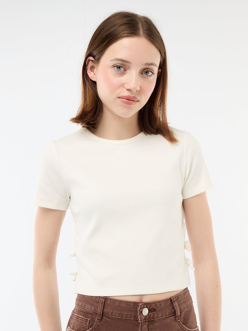 T-shirt cropped canelado com nós Branco - Kiabi