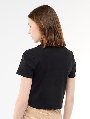 T-shirt cropped canelado com nós