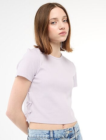 T-shirt cropped canelado com nós