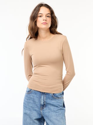 T-shirt cropped com efeito amarrotado