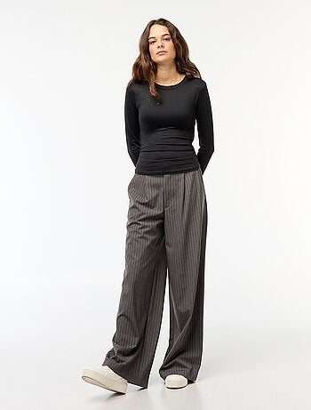 T-shirt cropped com efeito amarrotado