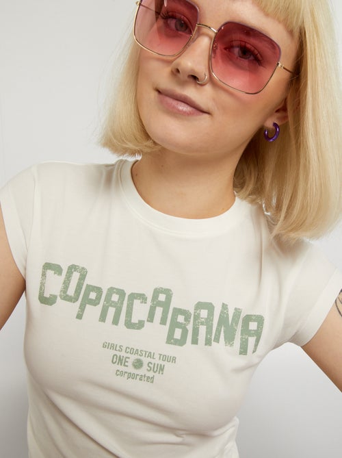 T-shirt cropped elástica com estampado - Kiabi