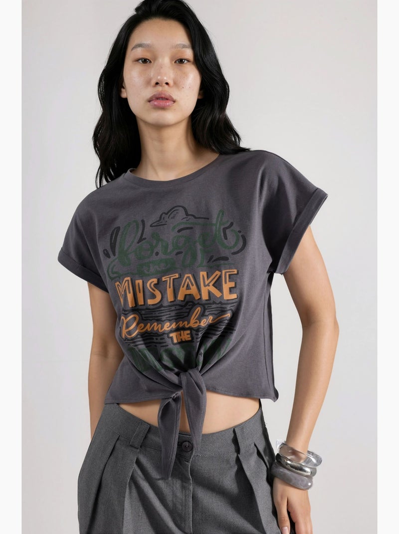 T-shirt cropped estampada hiccup Cinza - Kiabi