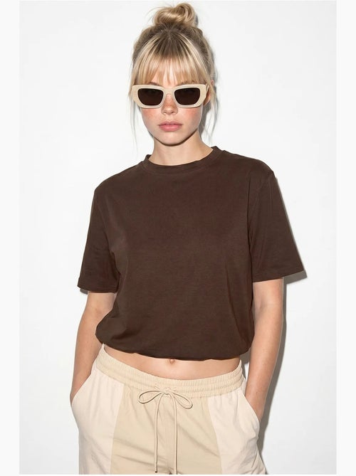 T-shirt cropped feminina de gola redonda lucci - Kiabi
