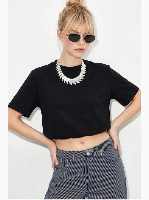 T-shirt cropped feminina de gola redonda lucci - Kiabi