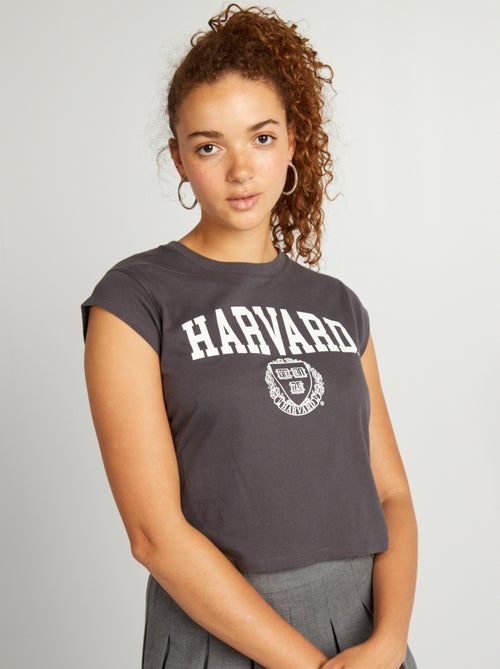 T-shirt cropped fit com estampado 'Harvard' - Kiabi