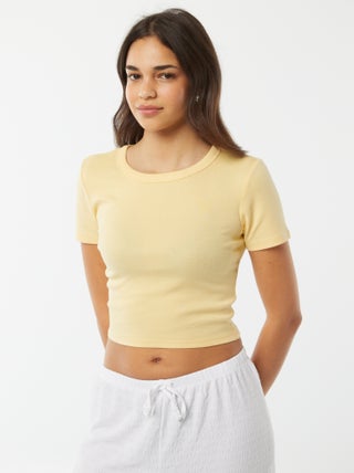 T-shirt cropped manga curta