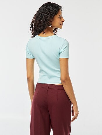 T-shirt cropped manga curta