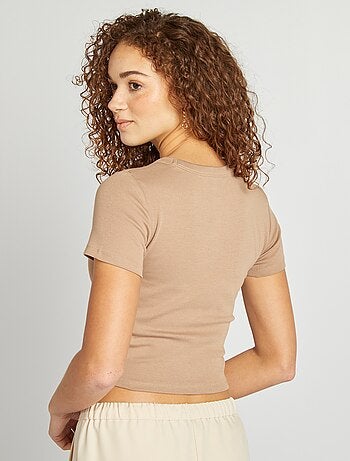 T-shirt cropped manga curta