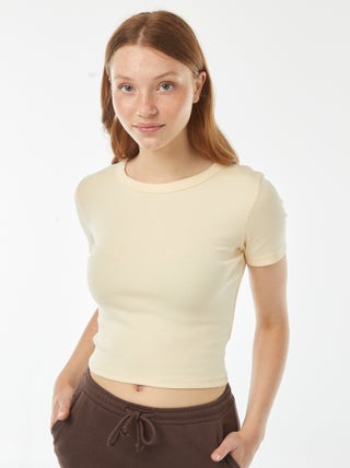 T-shirt cropped manga curta