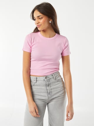 T-shirt cropped manga curta