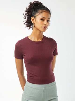 T-shirt cropped manga curta