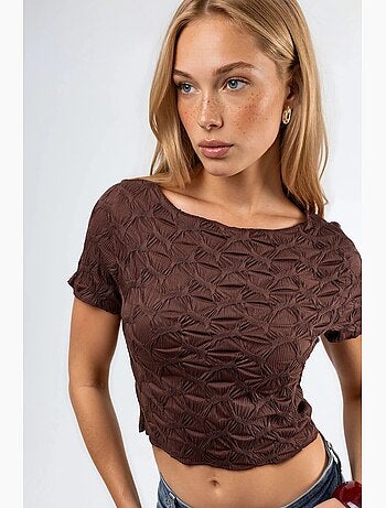 T-shirt cropped slim fit texturizada de manga curta com decote barco hiccup