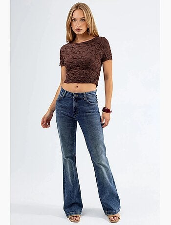 T-shirt cropped slim fit texturizada de manga curta com decote barco hiccup