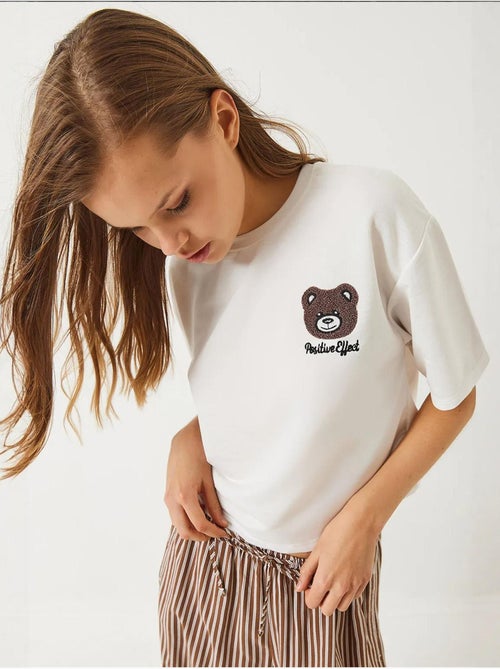 T-shirt curta bordada com decote redondo lucci - Kiabi