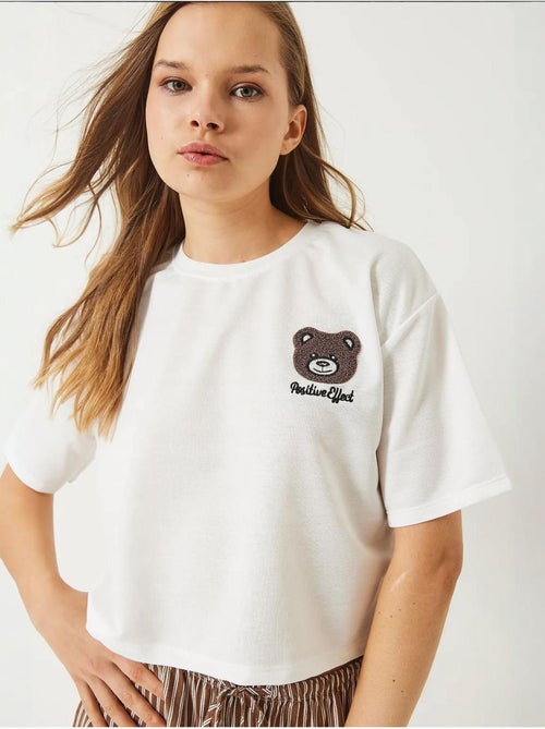 T-shirt curta bordada com decote redondo lucci - Kiabi
