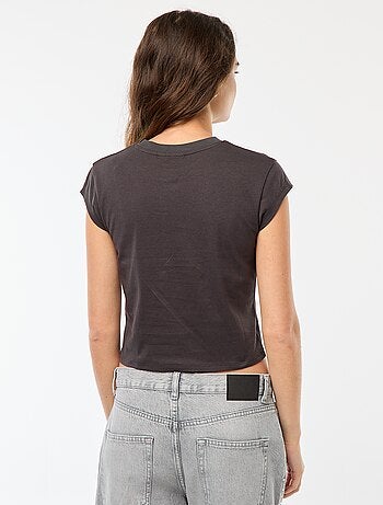 T-shirt curto com estampado fantasia