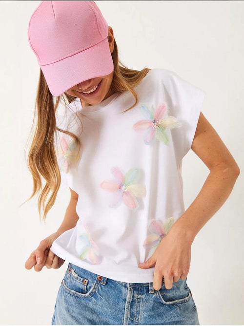 T-shirt de algodão com bordado floral e decote redondo lucci - Kiabi T-shirt de algodão com bordado floral e decote redondo lucci - Kiabi