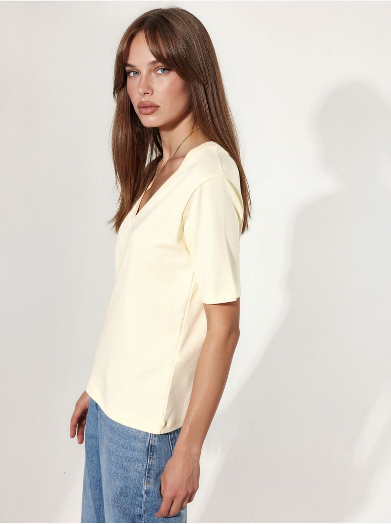 T-shirt de algodão com decote em v de corte regular e cor lisa busem Amarelo-limão - Kiabi