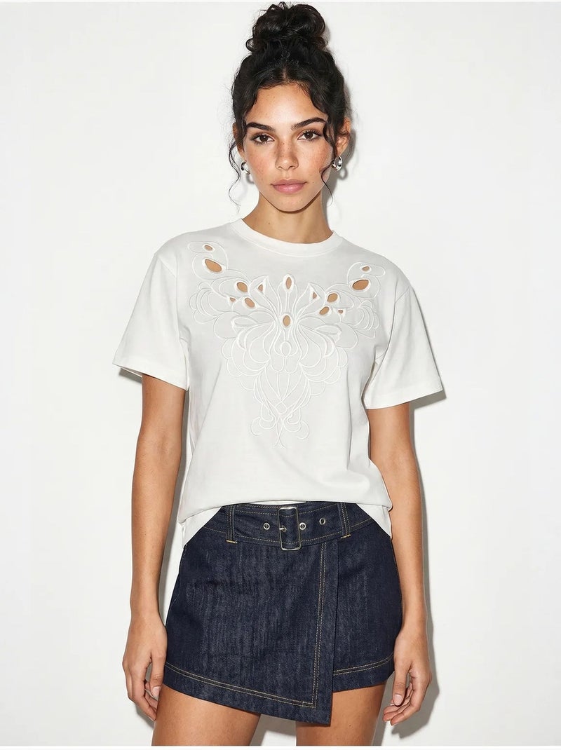 T-shirt de algodão com gola redonda bordada lucci Branco - Kiabi