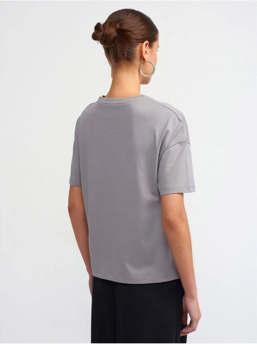 T-shirt de algodão de mulher com decote redondo dilvin - Kiabi T-shirt de algodão de mulher com decote redondo dilvin - Kiabi